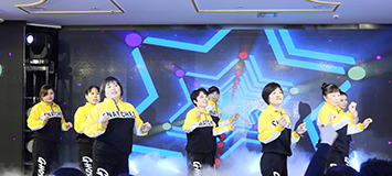 跳舞《花花宇宙》