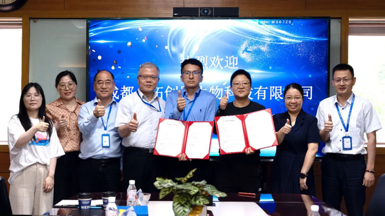 esball普亚与成都合拓创展生物科技签署合作和谈.jpg